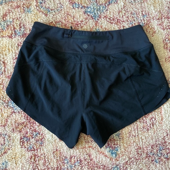 Athleta “run with it 3.5” short - Picture 2 of 4